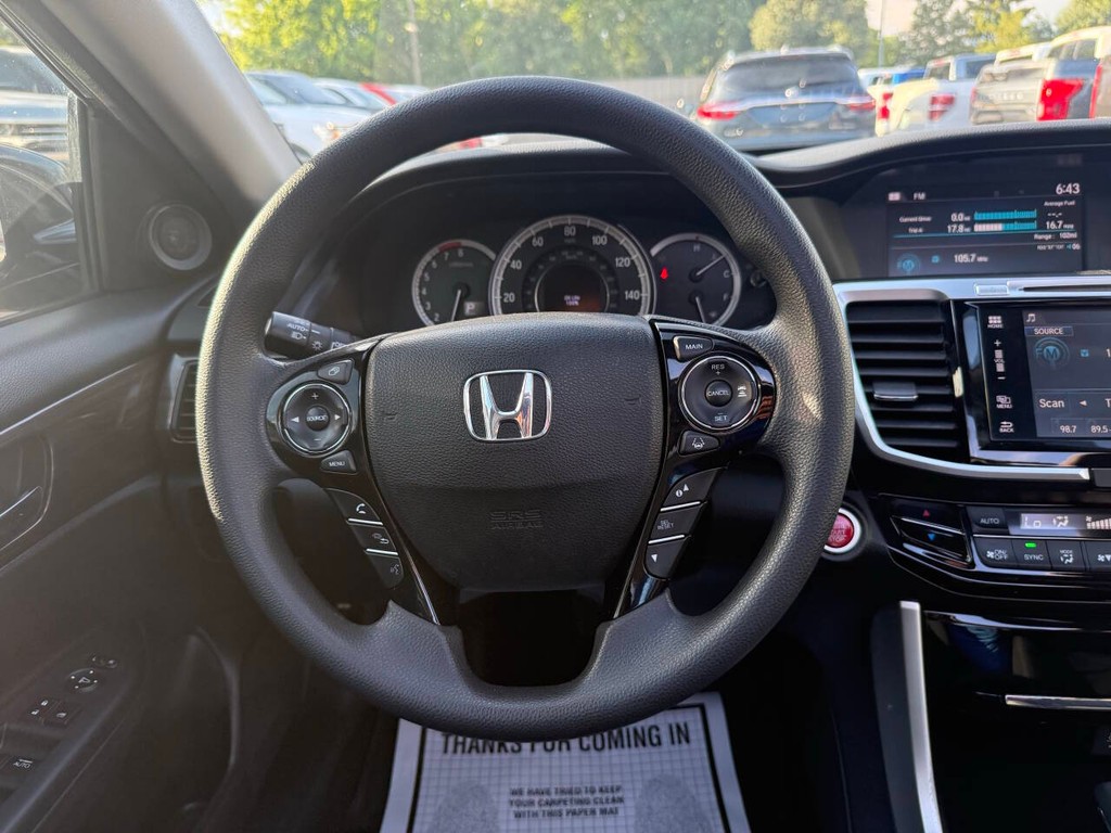 Honda Accord Sedan Vehicle Full-screen Gallery Image 22