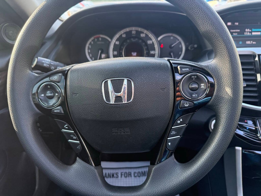 Honda Accord Sedan Vehicle Full-screen Gallery Image 23