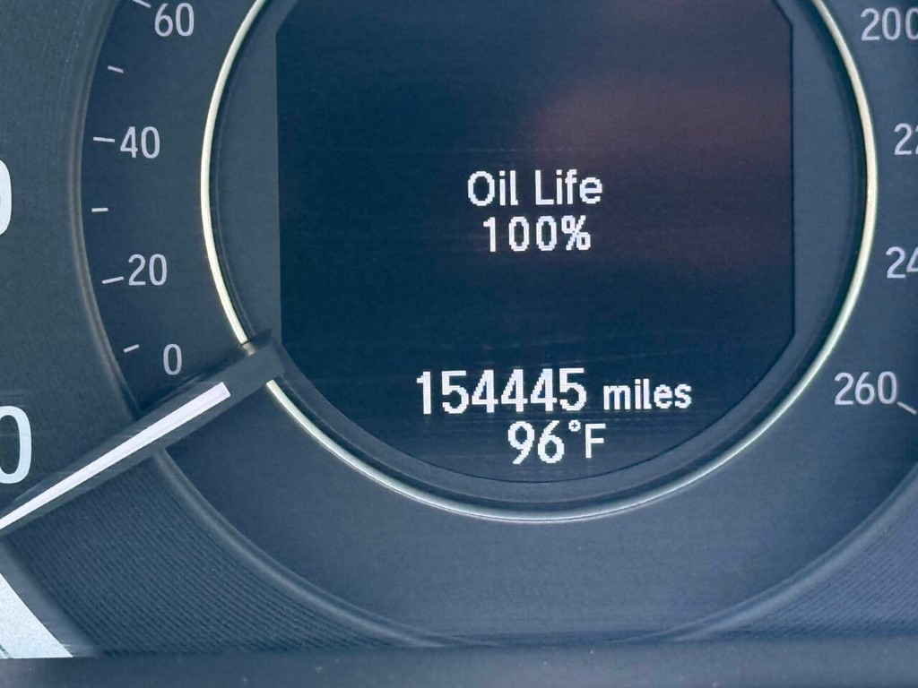 Honda Accord Sedan Vehicle Full-screen Gallery Image 33