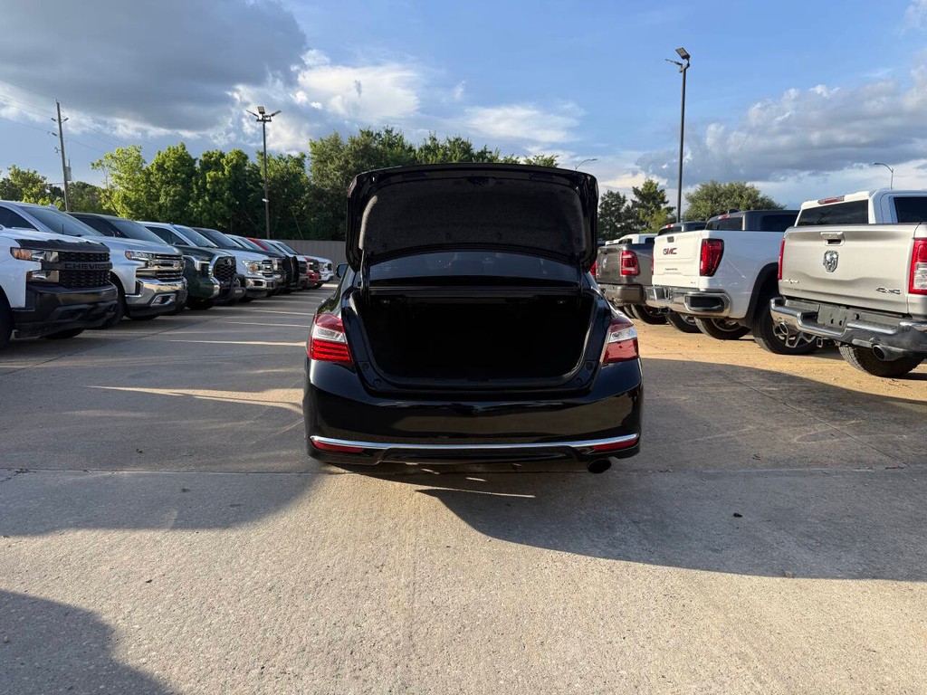 Honda Accord Sedan Vehicle Full-screen Gallery Image 37