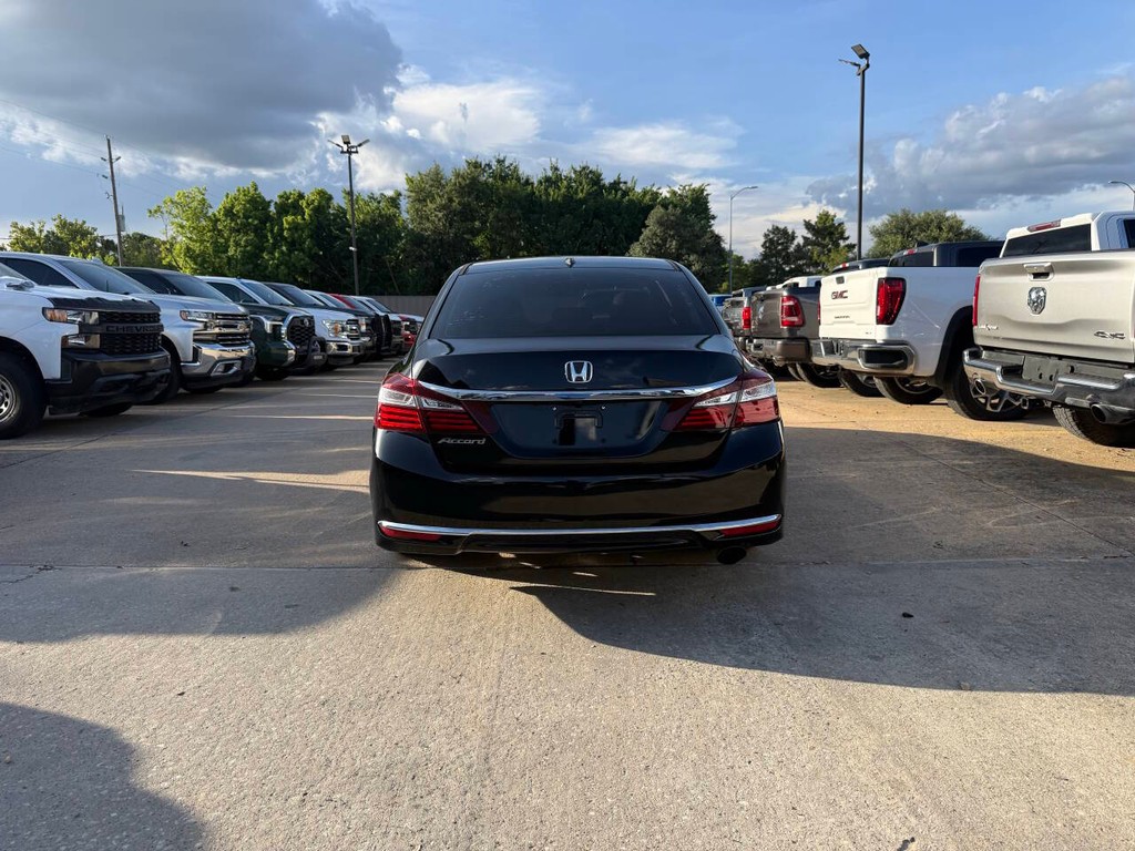 Honda Accord Sedan Vehicle Full-screen Gallery Image 38