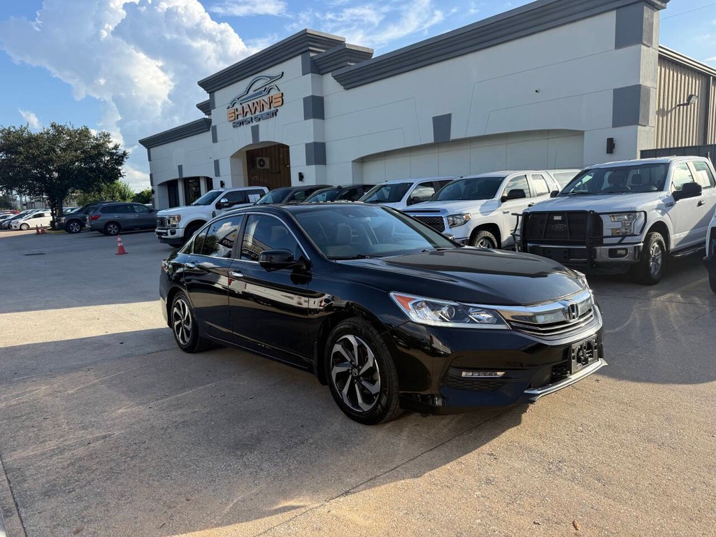Honda Accord Sedan Vehicle Full-screen Gallery Image 41