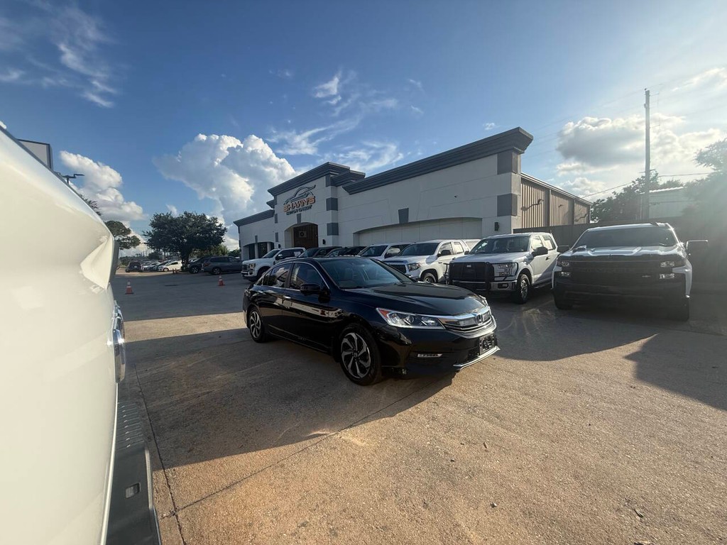 Honda Accord Sedan Vehicle Full-screen Gallery Image 43