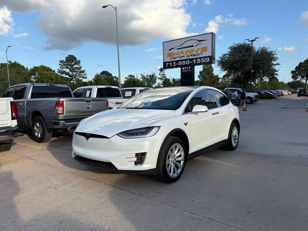 Tesla Model X Vehicle Full-screen Gallery Image 03