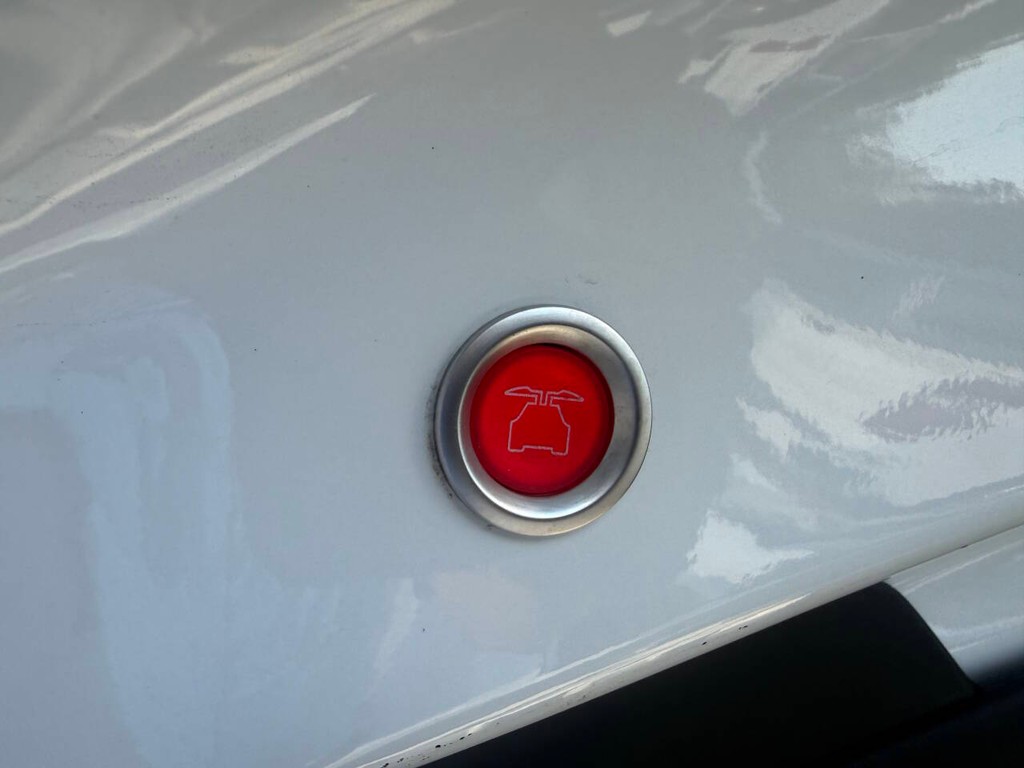 Tesla Model X Vehicle Full-screen Gallery Image 14
