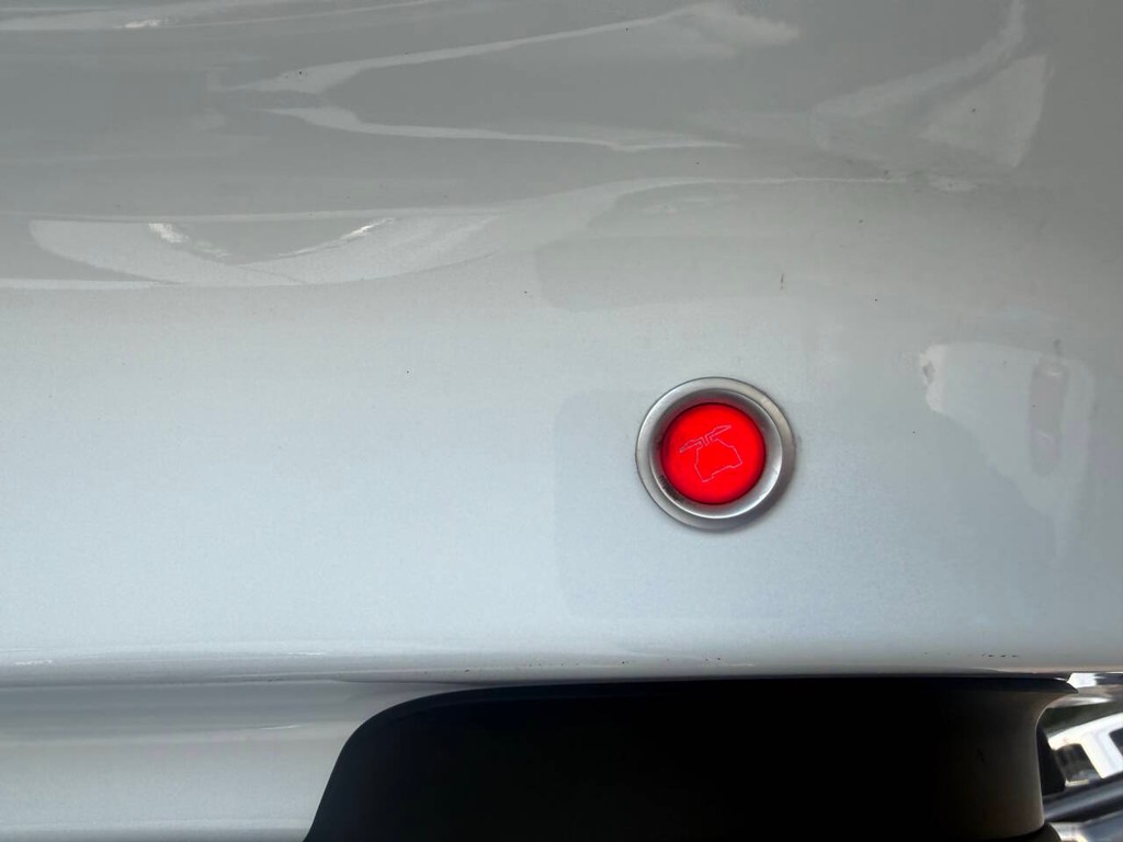 Tesla Model X Vehicle Full-screen Gallery Image 18