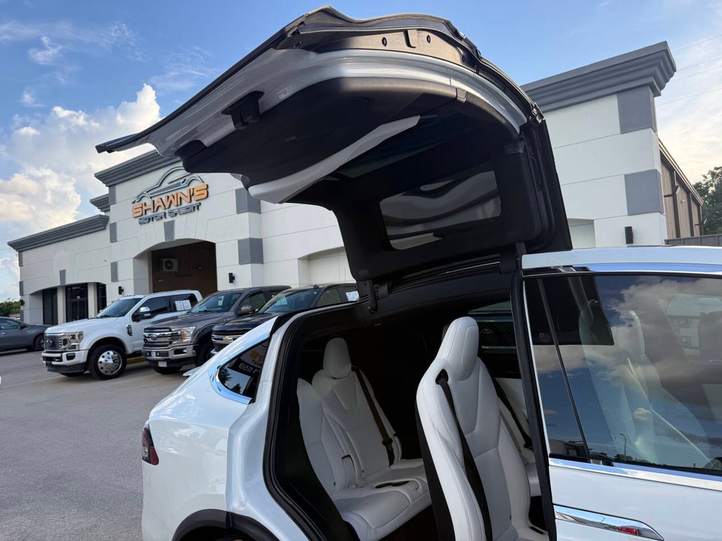 Tesla Model X Vehicle Full-screen Gallery Image 19