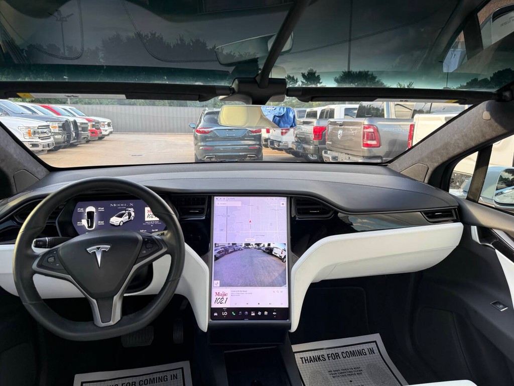 Tesla Model X Vehicle Full-screen Gallery Image 20