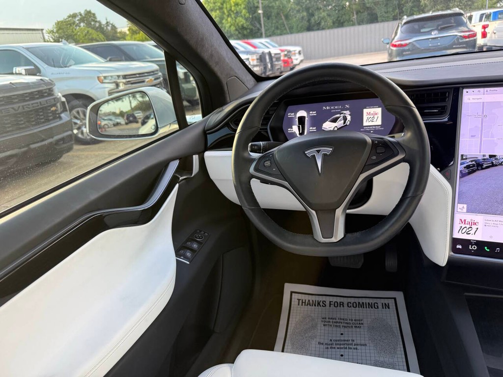 Tesla Model X Vehicle Full-screen Gallery Image 22