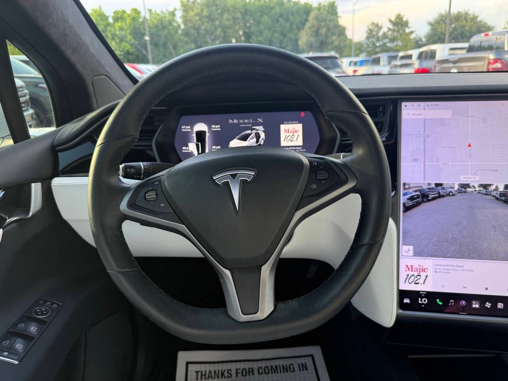 Tesla Model X Vehicle Full-screen Gallery Image 25