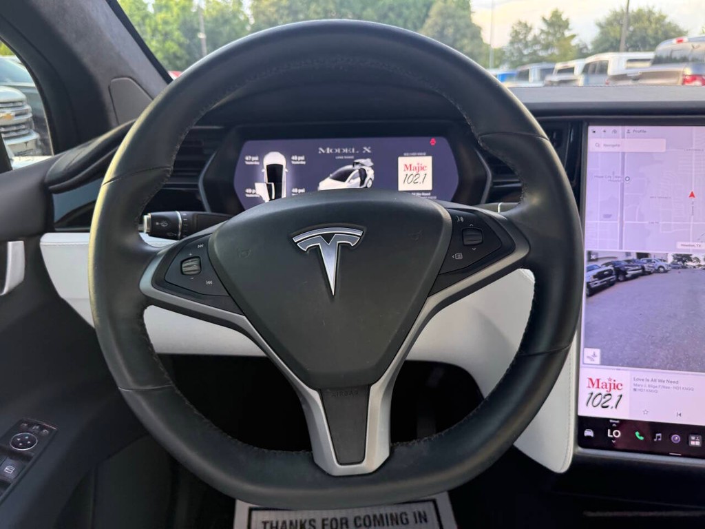 Tesla Model X Vehicle Full-screen Gallery Image 26