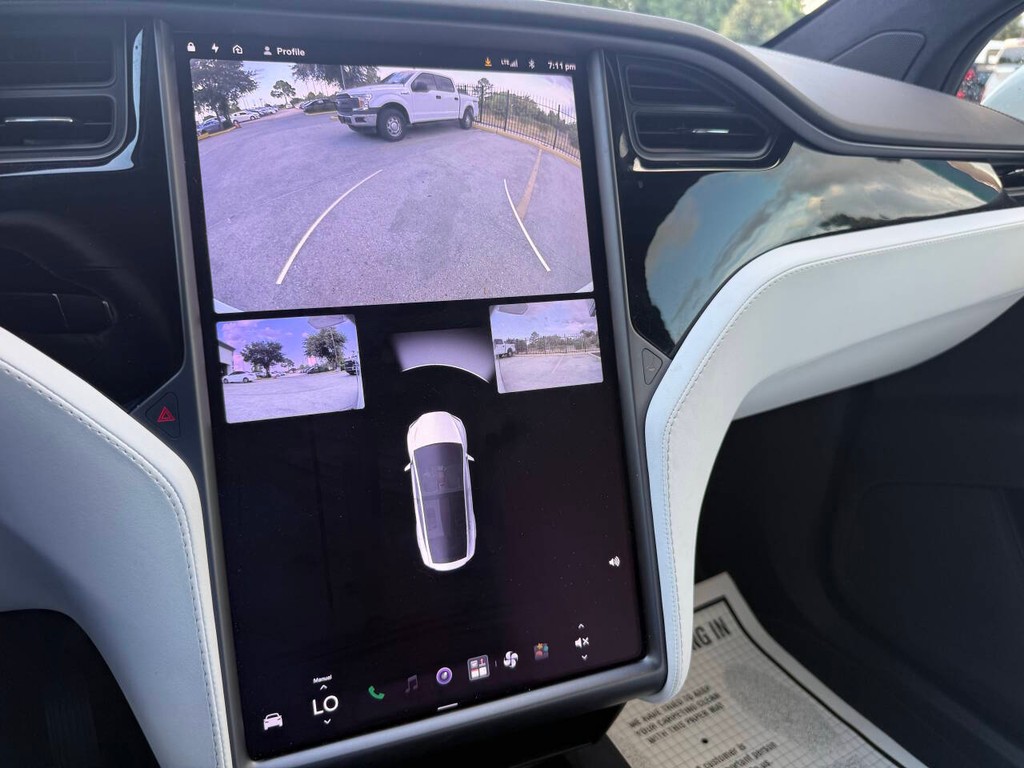 Tesla Model X Vehicle Full-screen Gallery Image 28