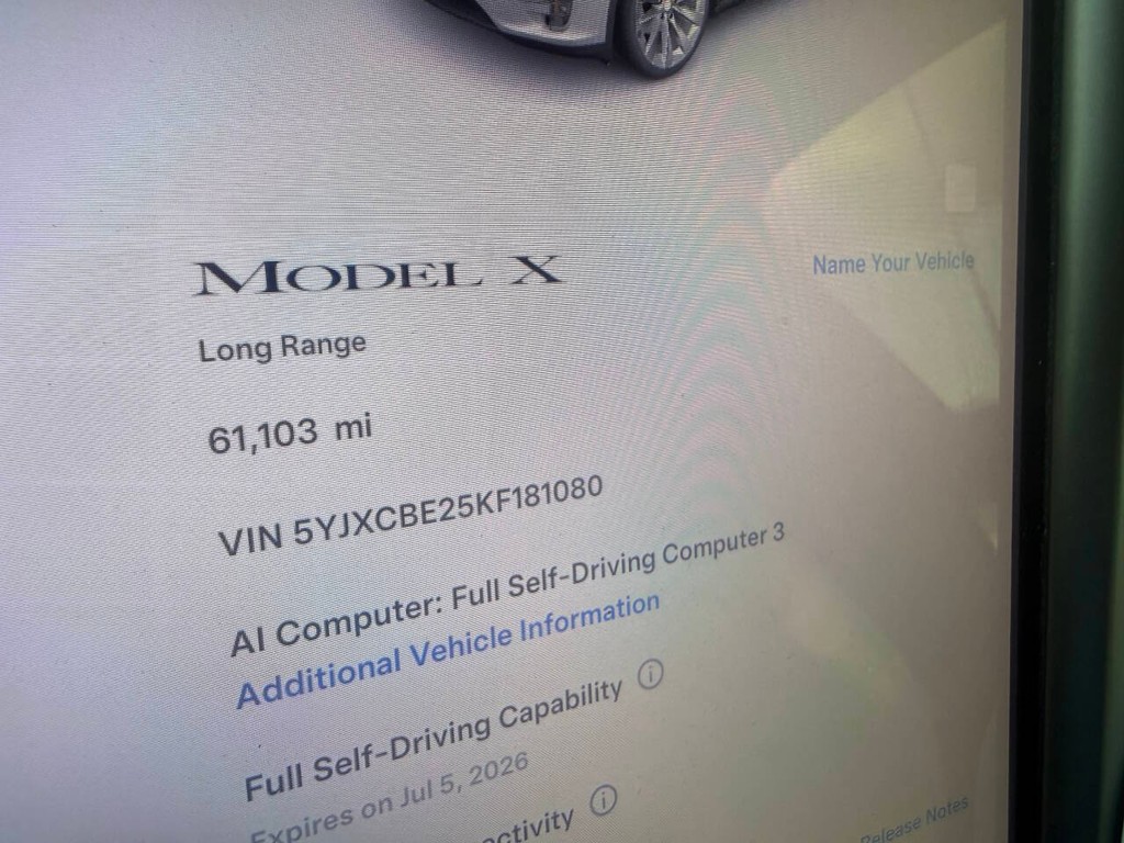 Tesla Model X Vehicle Full-screen Gallery Image 29