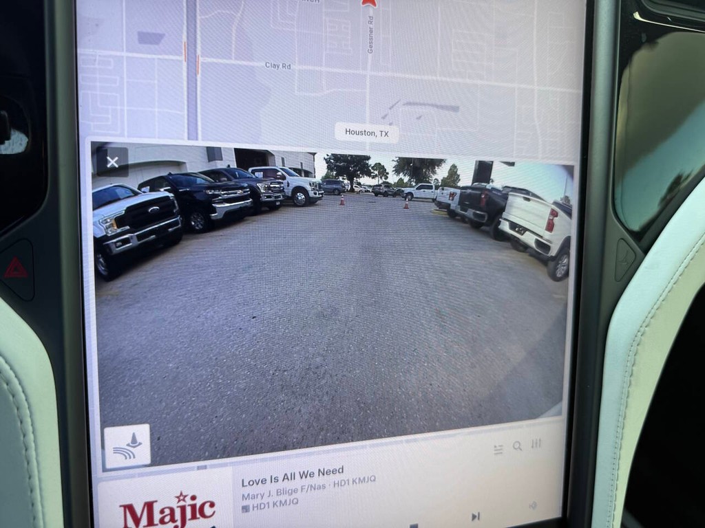Tesla Model X Vehicle Full-screen Gallery Image 30
