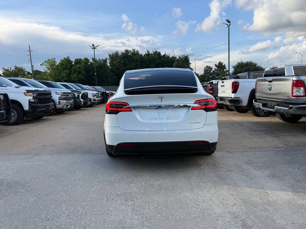 Tesla Model X Vehicle Full-screen Gallery Image 38