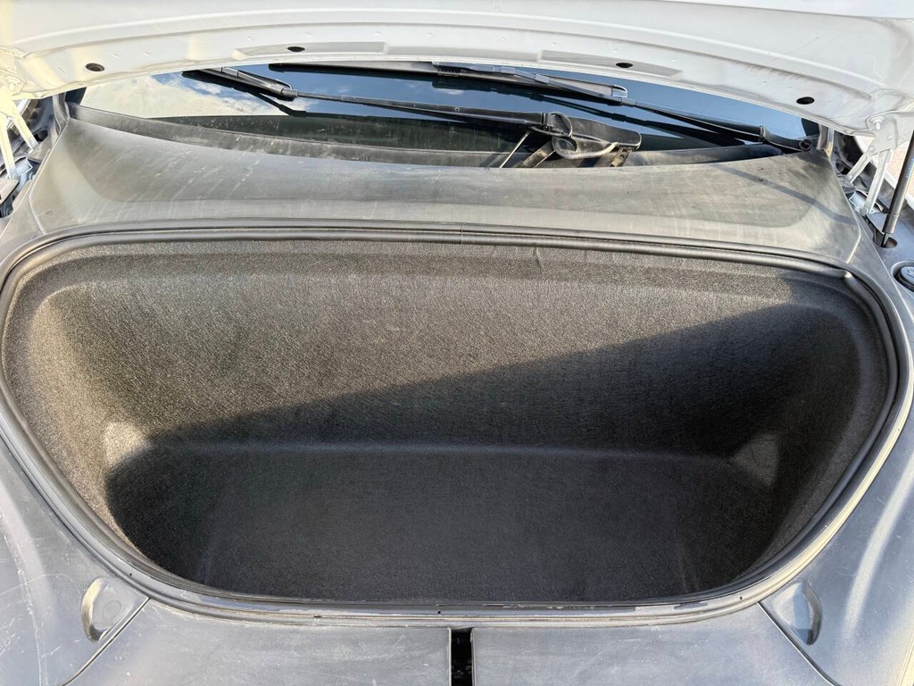 Tesla Model X Vehicle Full-screen Gallery Image 39