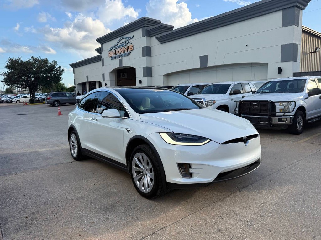 Tesla Model X Vehicle Full-screen Gallery Image 42