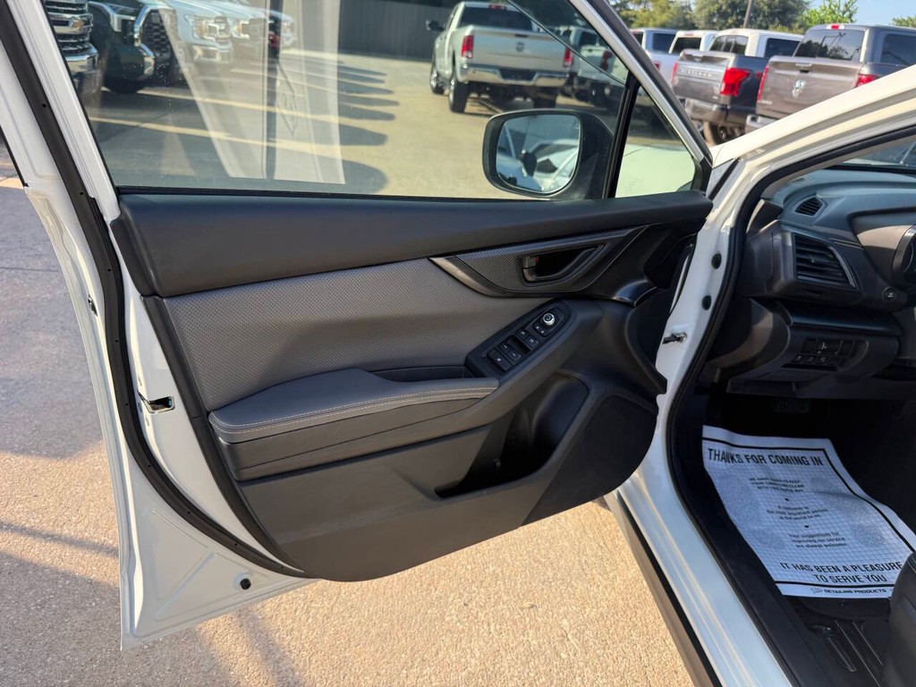 Subaru Crosstrek Vehicle Full-screen Gallery Image 08