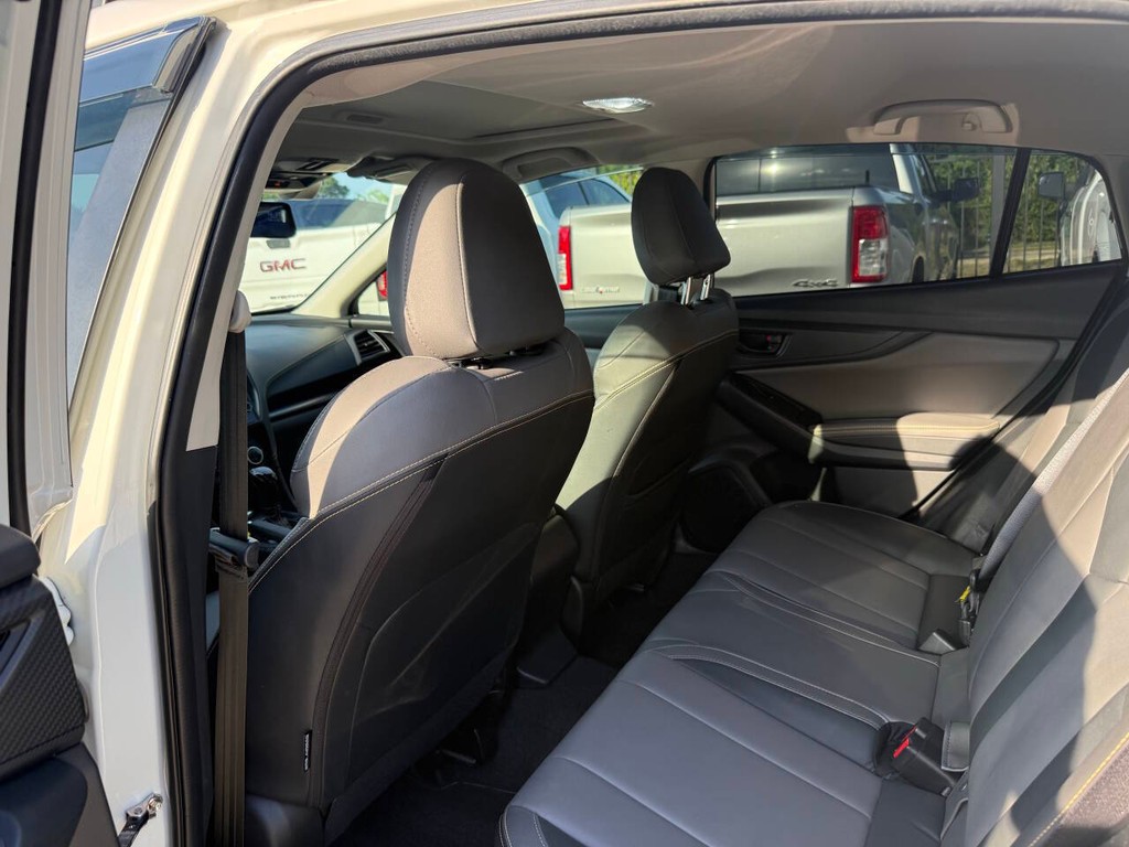 Subaru Crosstrek Vehicle Full-screen Gallery Image 12