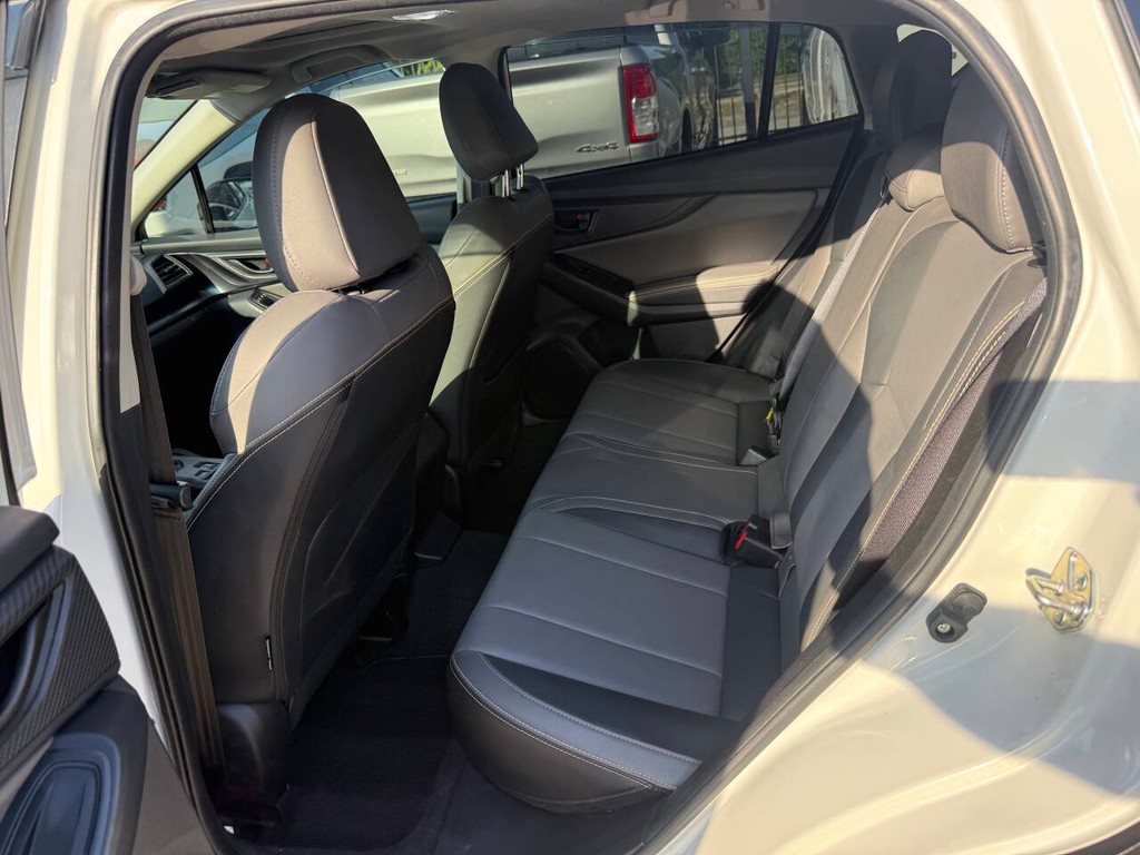 Subaru Crosstrek Vehicle Full-screen Gallery Image 13