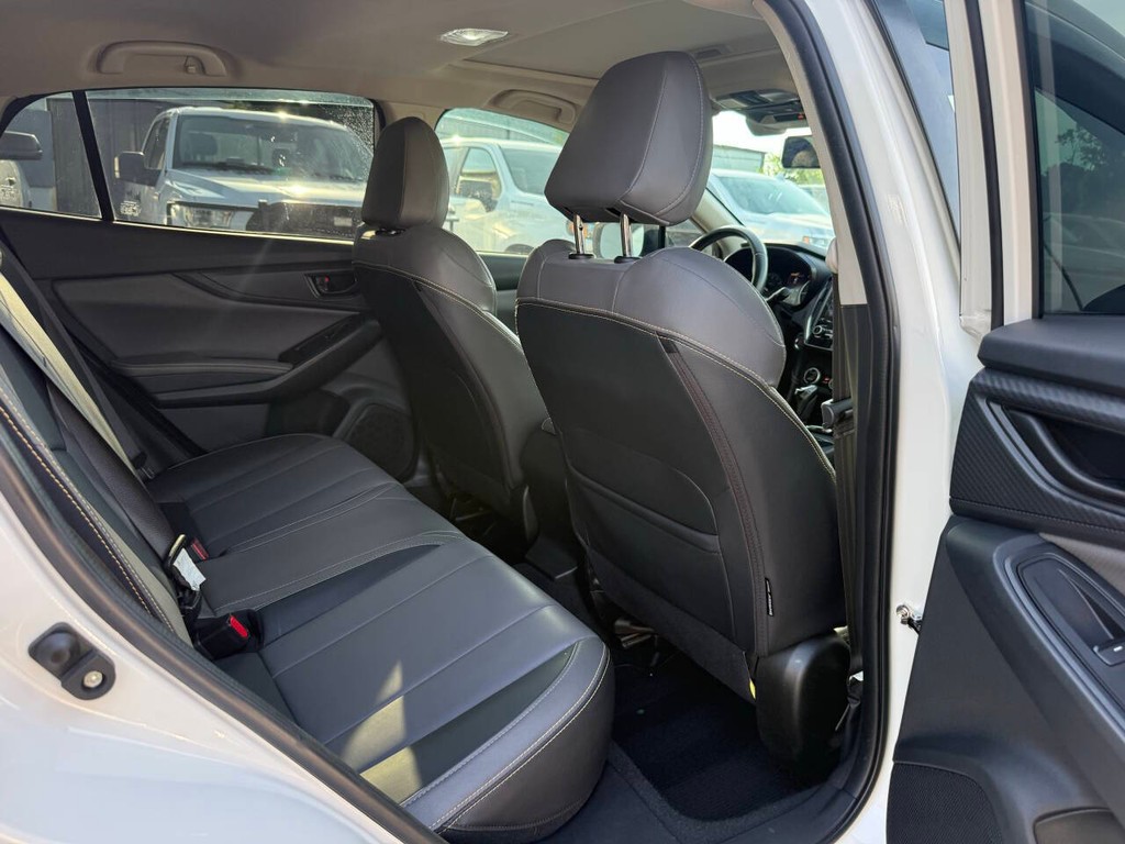 Subaru Crosstrek Vehicle Full-screen Gallery Image 15
