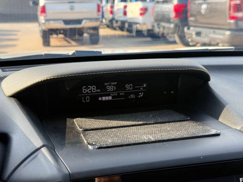 Subaru Crosstrek Vehicle Full-screen Gallery Image 25