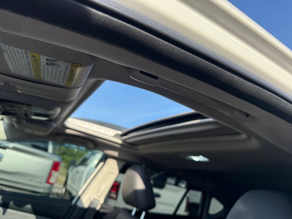 Subaru Crosstrek Vehicle Full-screen Gallery Image 34