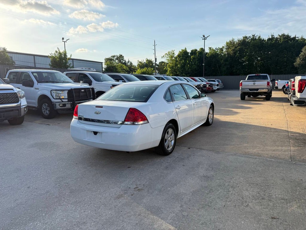 Chevrolet Impala Vehicle Full-screen Gallery Image 05