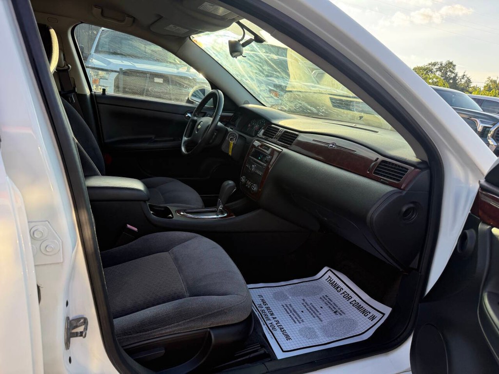 Chevrolet Impala Vehicle Full-screen Gallery Image 10