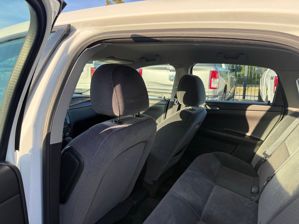 Chevrolet Impala Vehicle Full-screen Gallery Image 12