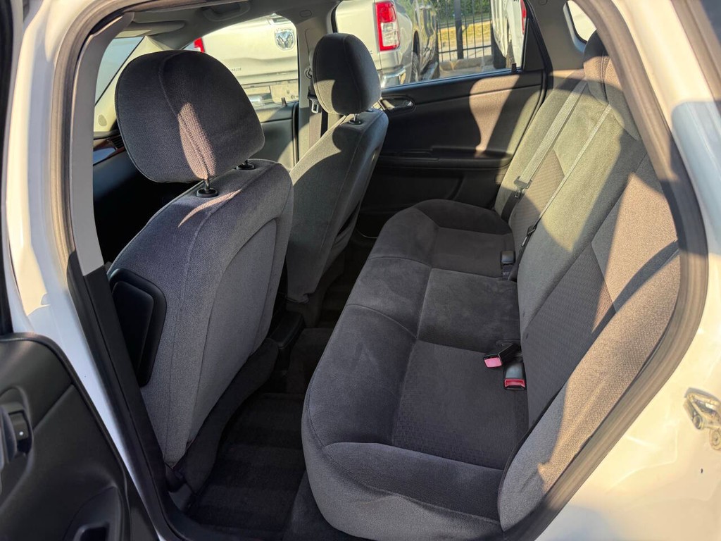 Chevrolet Impala Vehicle Full-screen Gallery Image 13