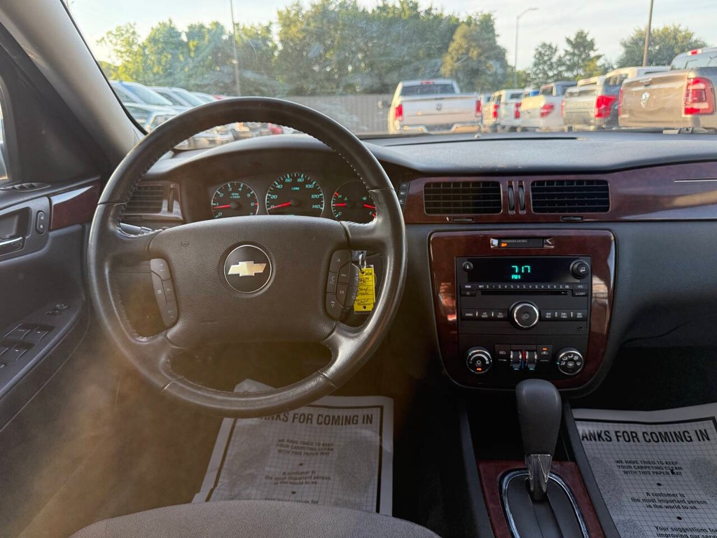 Chevrolet Impala Vehicle Full-screen Gallery Image 21