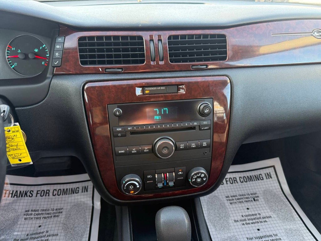 Chevrolet Impala Vehicle Full-screen Gallery Image 24