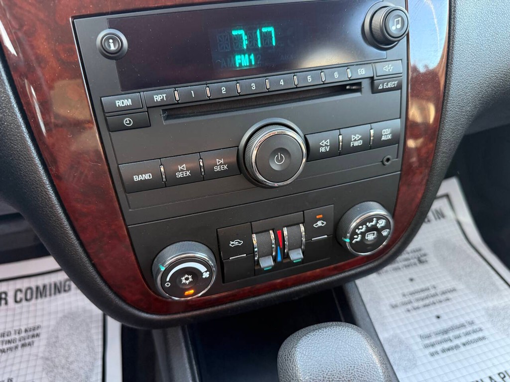Chevrolet Impala Vehicle Full-screen Gallery Image 26