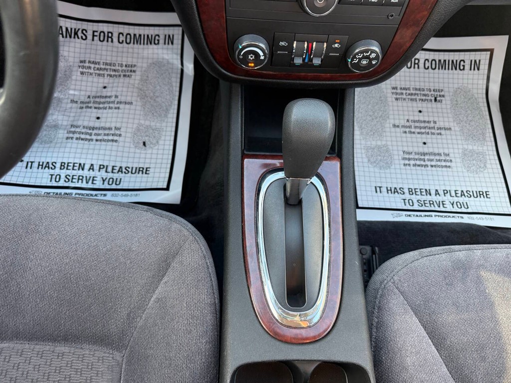 Chevrolet Impala Vehicle Full-screen Gallery Image 27