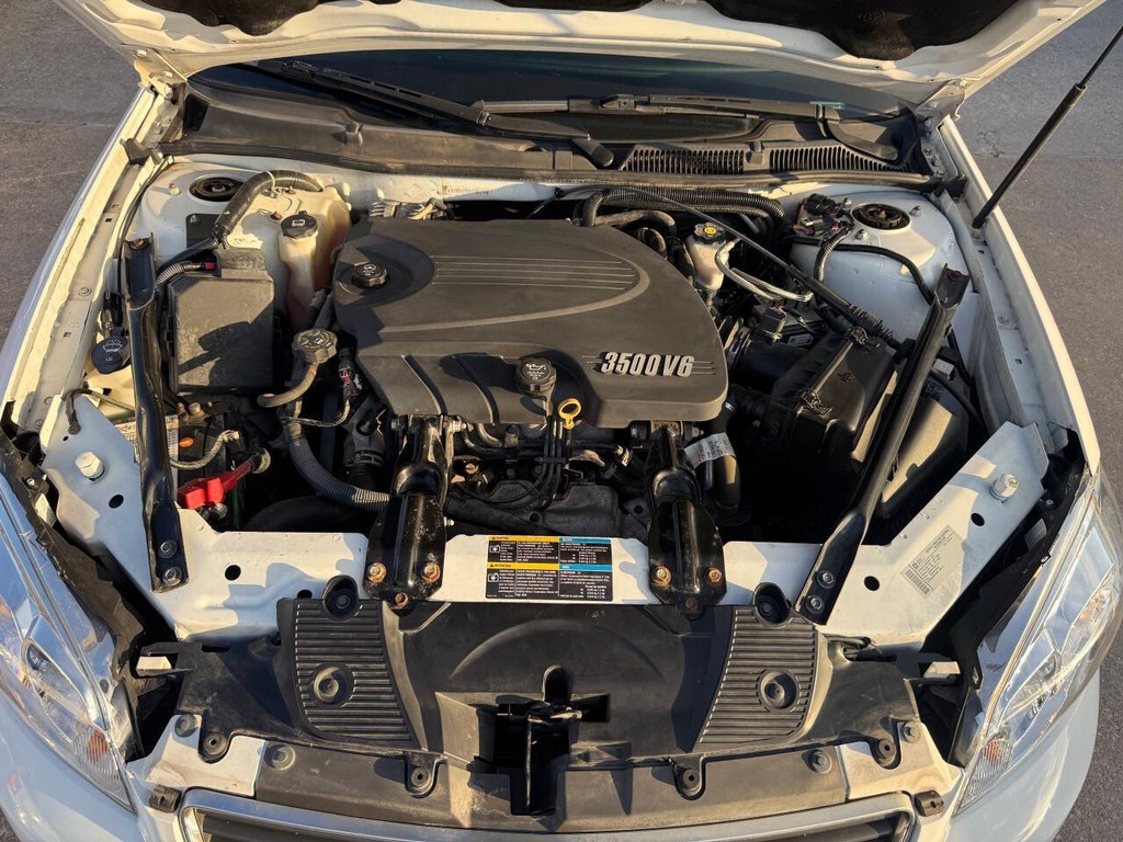 Chevrolet Impala Vehicle Full-screen Gallery Image 32