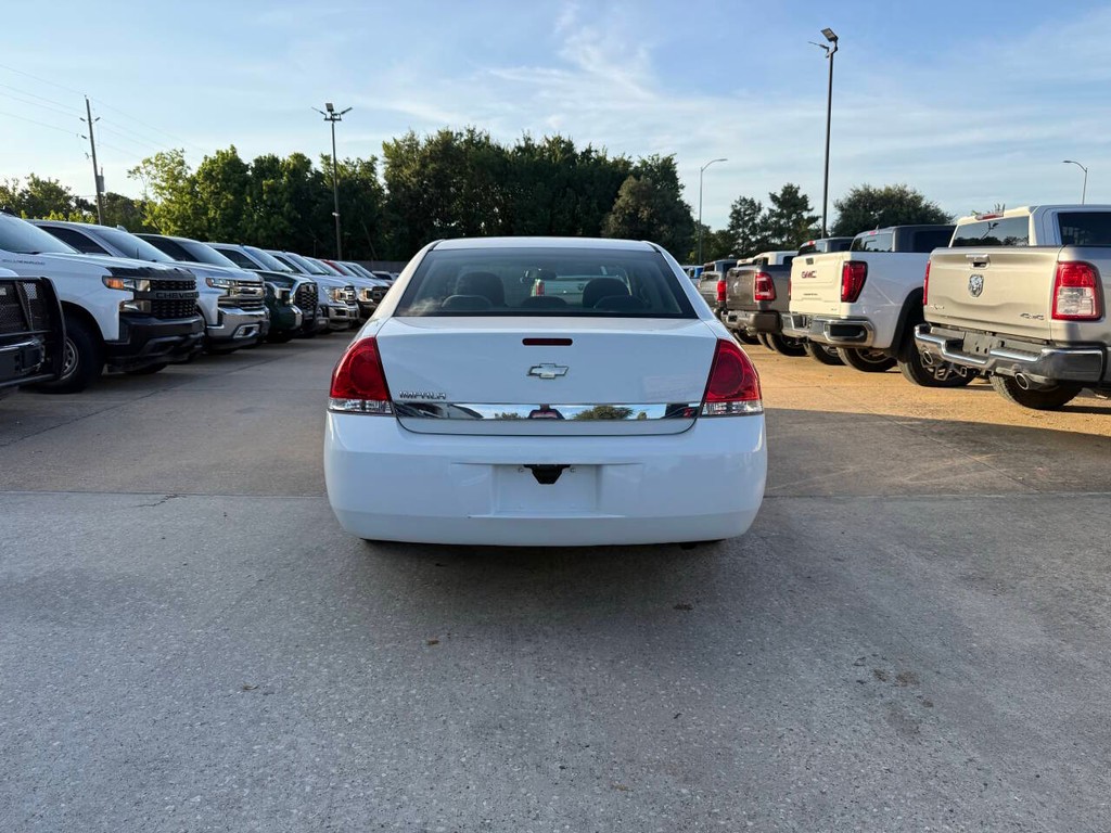Chevrolet Impala Vehicle Full-screen Gallery Image 35