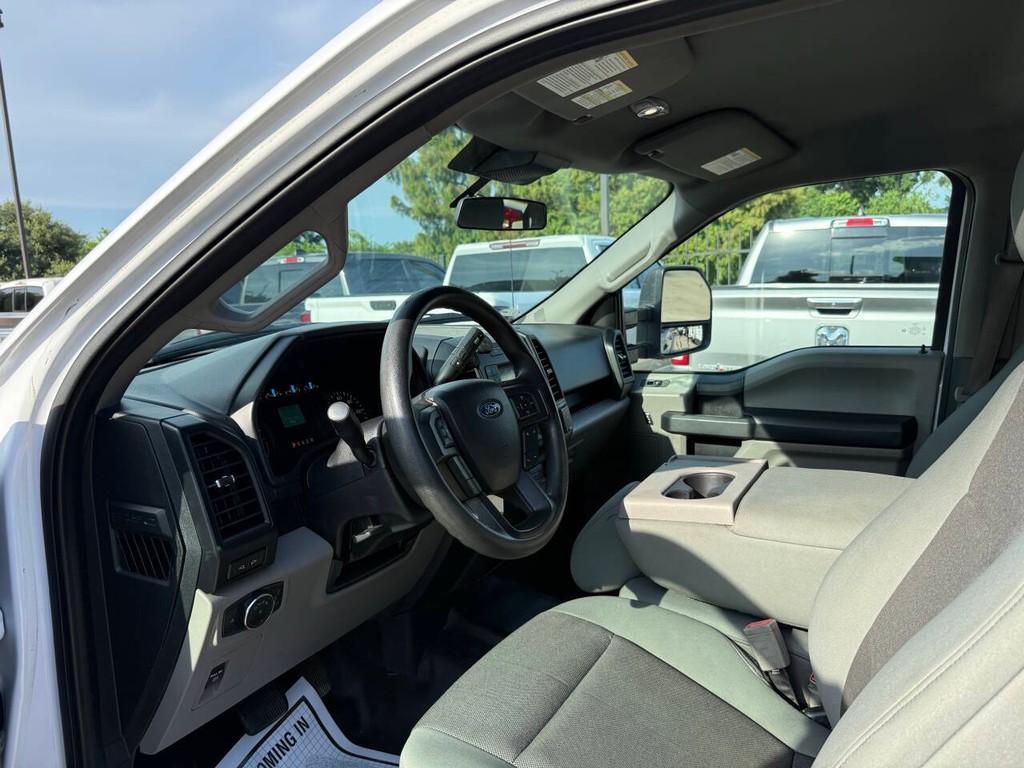 Ford F-150 Vehicle Full-screen Gallery Image 06