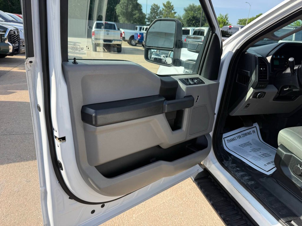 Ford F-150 Vehicle Full-screen Gallery Image 08