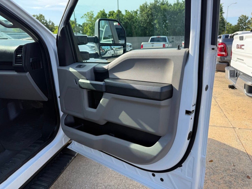 Ford F-150 Vehicle Full-screen Gallery Image 11