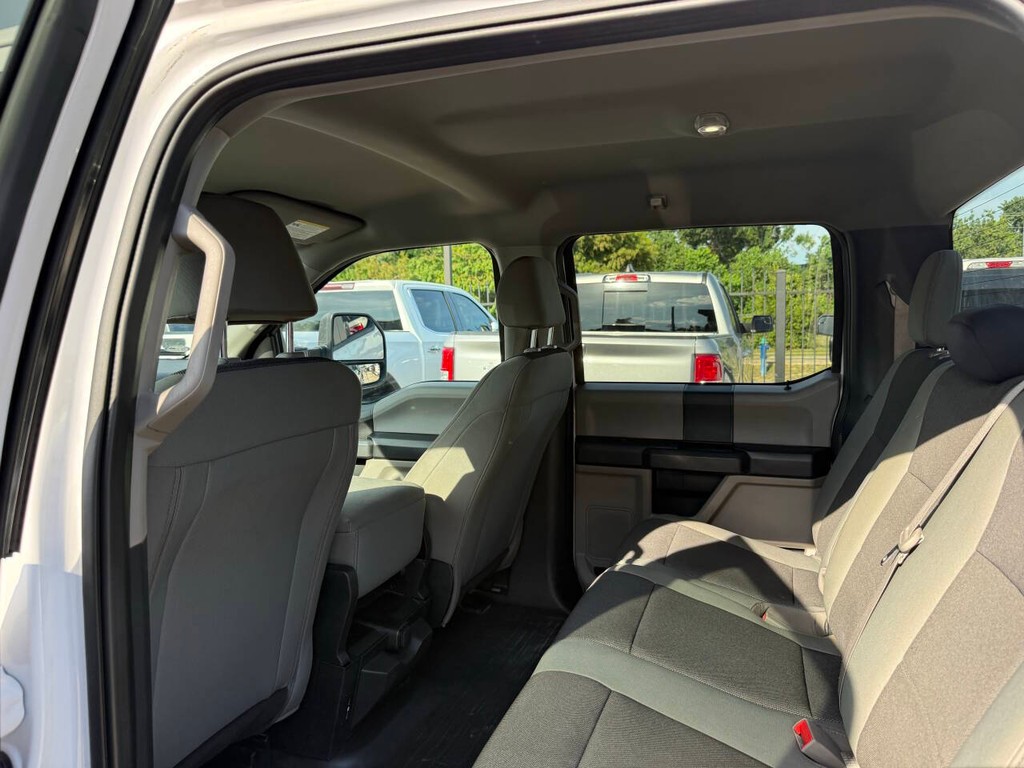 Ford F-150 Vehicle Full-screen Gallery Image 12