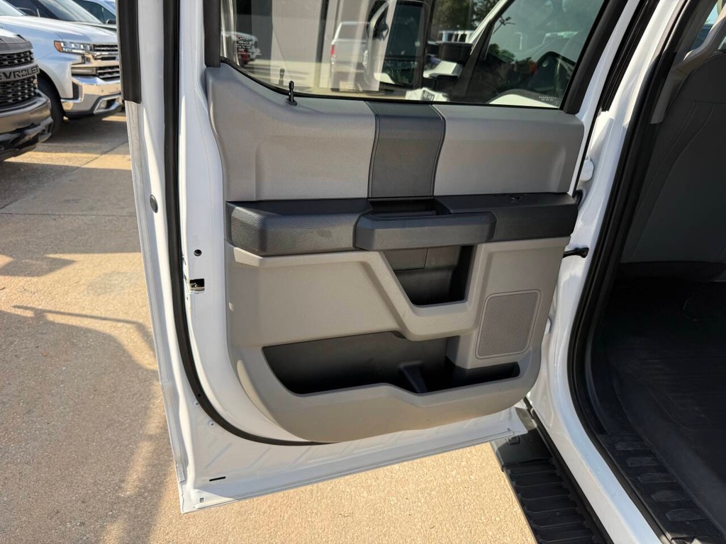 Ford F-150 Vehicle Full-screen Gallery Image 14