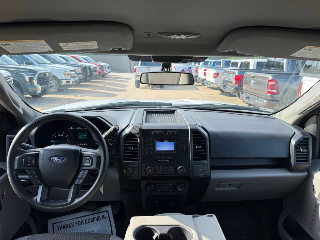 Ford F-150 Vehicle Full-screen Gallery Image 17
