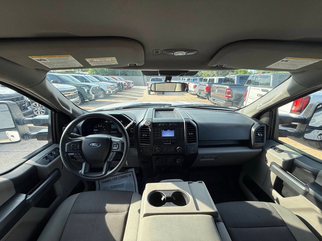 Ford F-150 Vehicle Full-screen Gallery Image 18