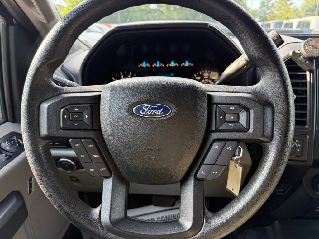 Ford F-150 Vehicle Full-screen Gallery Image 23