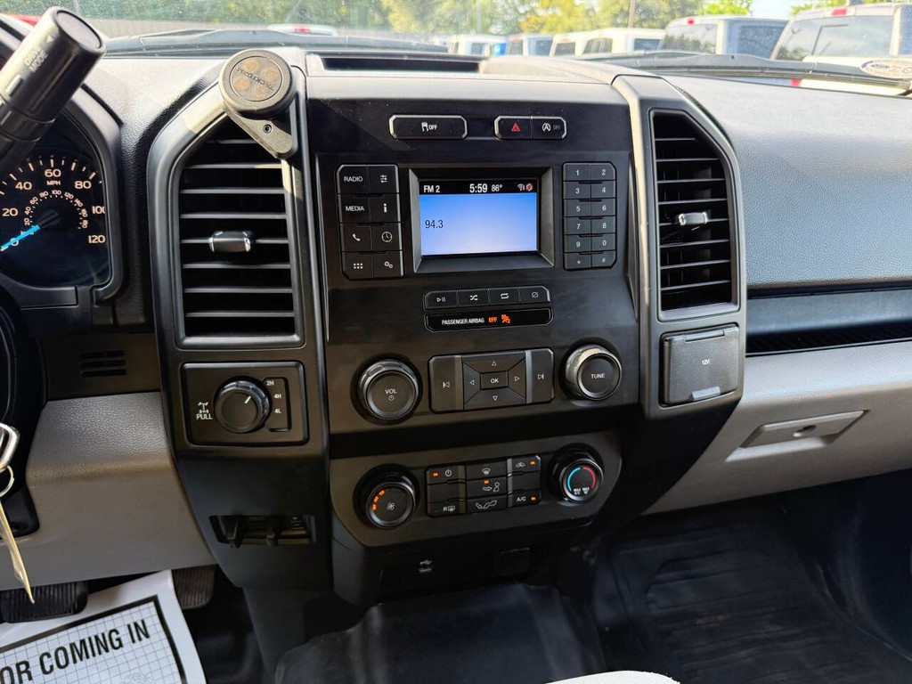 Ford F-150 Vehicle Full-screen Gallery Image 24