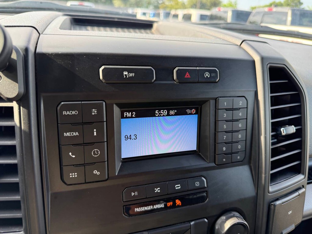 Ford F-150 Vehicle Full-screen Gallery Image 25