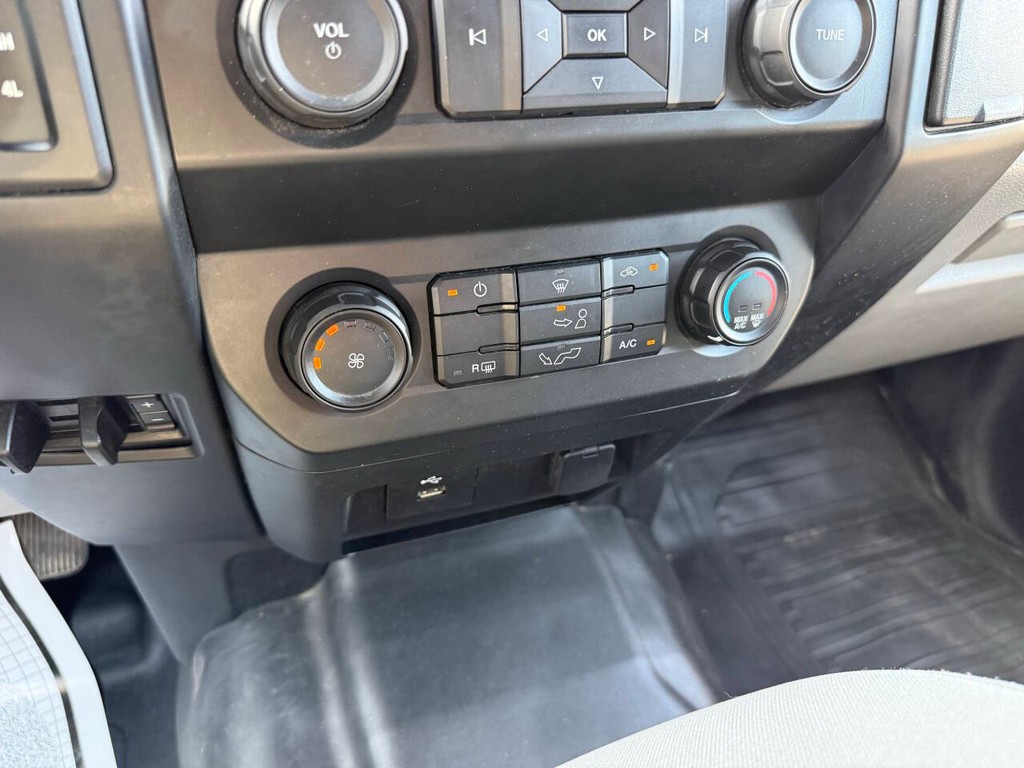 Ford F-150 Vehicle Full-screen Gallery Image 28