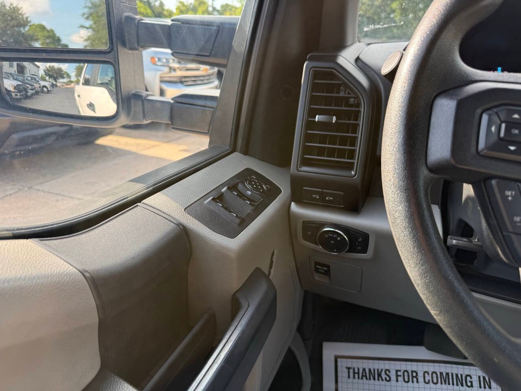 Ford F-150 Vehicle Full-screen Gallery Image 30