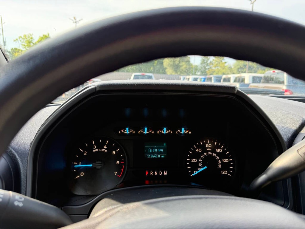 Ford F-150 Vehicle Full-screen Gallery Image 31